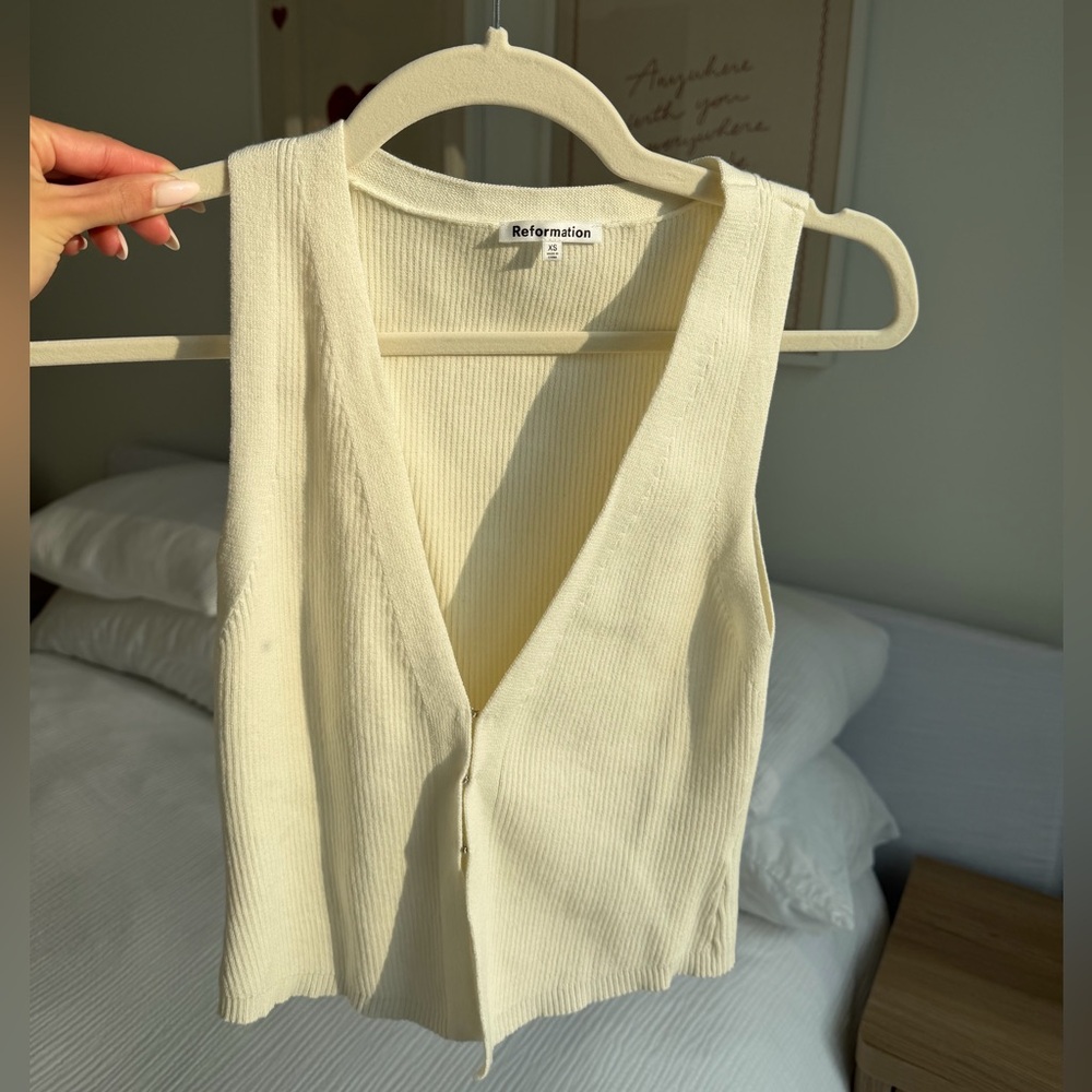 Reformation Ribbed Knit Sleeveless Top XS – Cream V-Neck